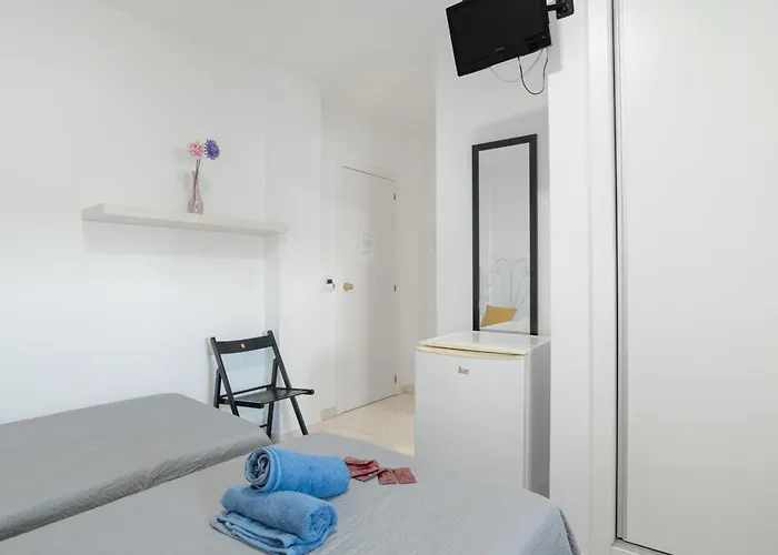 Avenida 3* קוניל דה לה פרונטרה