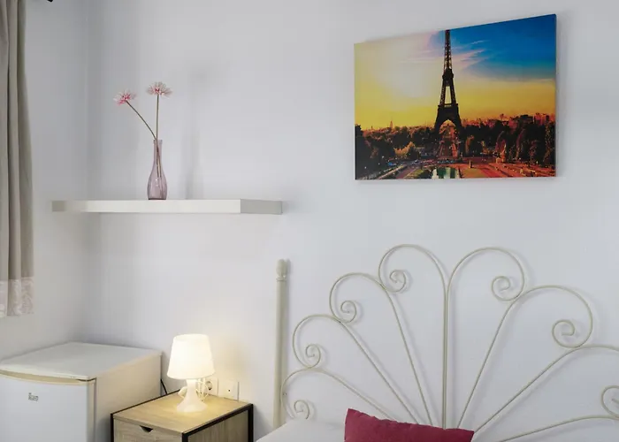 Avenida בית הארחה 3*