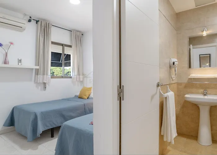 Avenida 3* קוניל דה לה פרונטרה