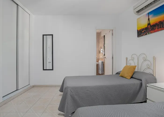 Avenida בית הארחה קוניל דה לה פרונטרה