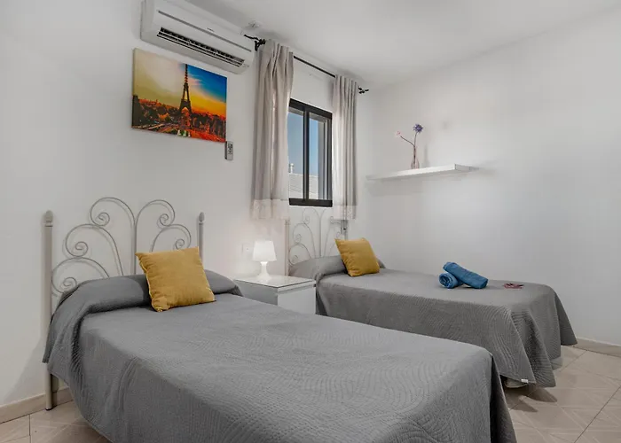 Avenida בית הארחה קוניל דה לה פרונטרה