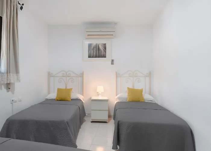 Avenida 3* קוניל דה לה פרונטרה