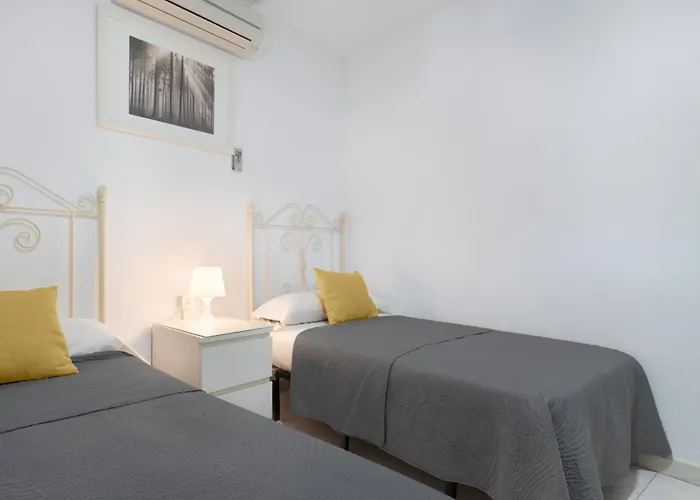 Avenida בית הארחה קוניל דה לה פרונטרה