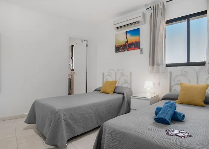 Avenida 3* קוניל דה לה פרונטרה