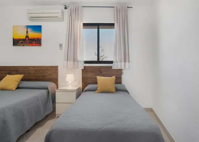 בית הארחה Avenida קוניל דה לה פרונטרה